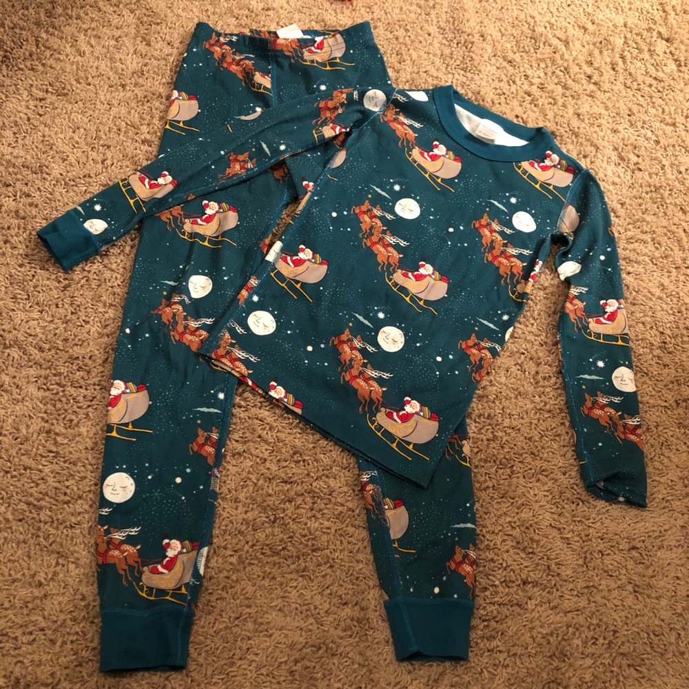 Hanna Andersson Santa Pajamas 2c set